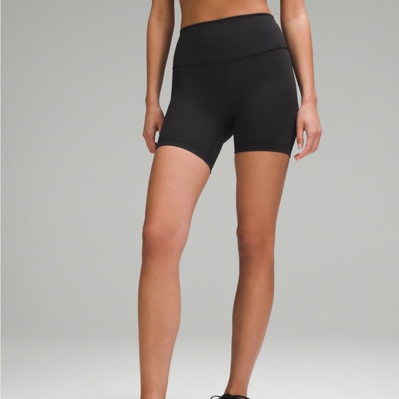 Wunder Train High-Rise Short 6" In Black - Picture 1 of 6